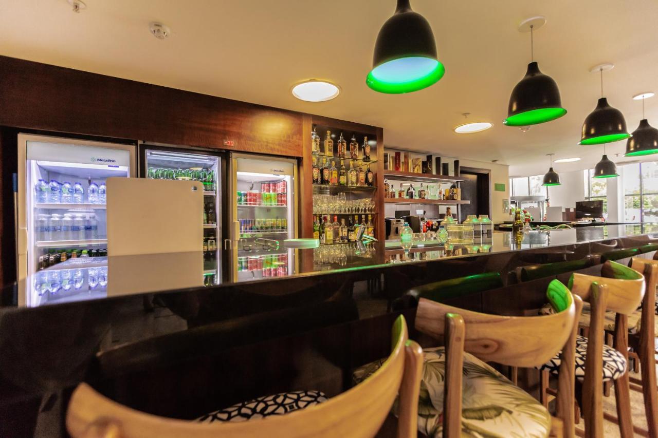 Hotel Inter Cuiaba Экстерьер фото The bar at the hotel