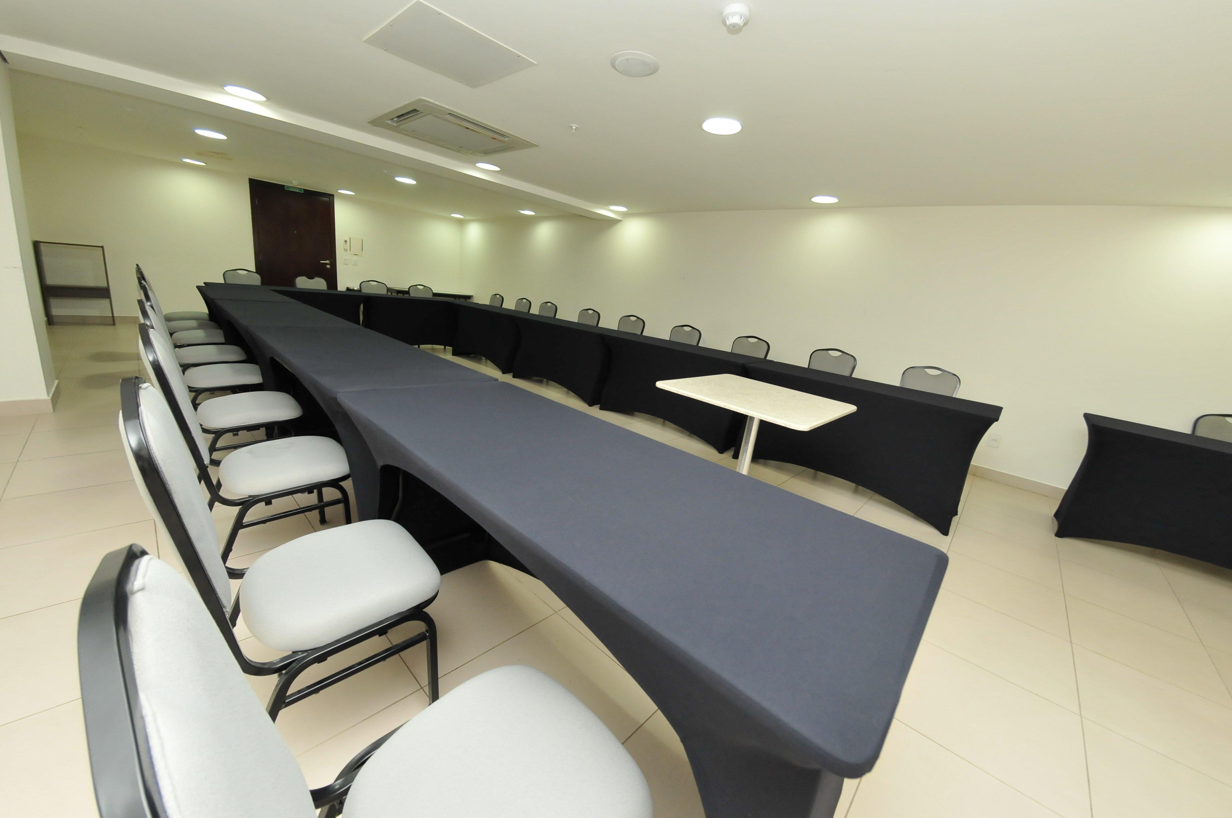 Hotel Inter Cuiaba Экстерьер фото A conference room at the National Museum of the Royal Navy