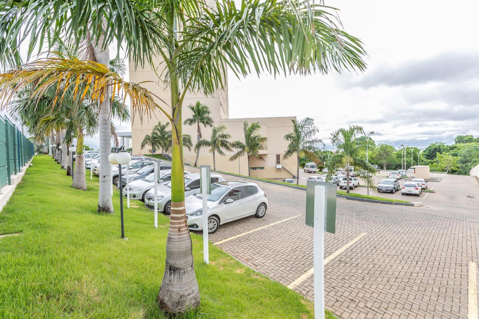 Hotel Inter Cuiaba Экстерьер фото Parking lot at the airport
