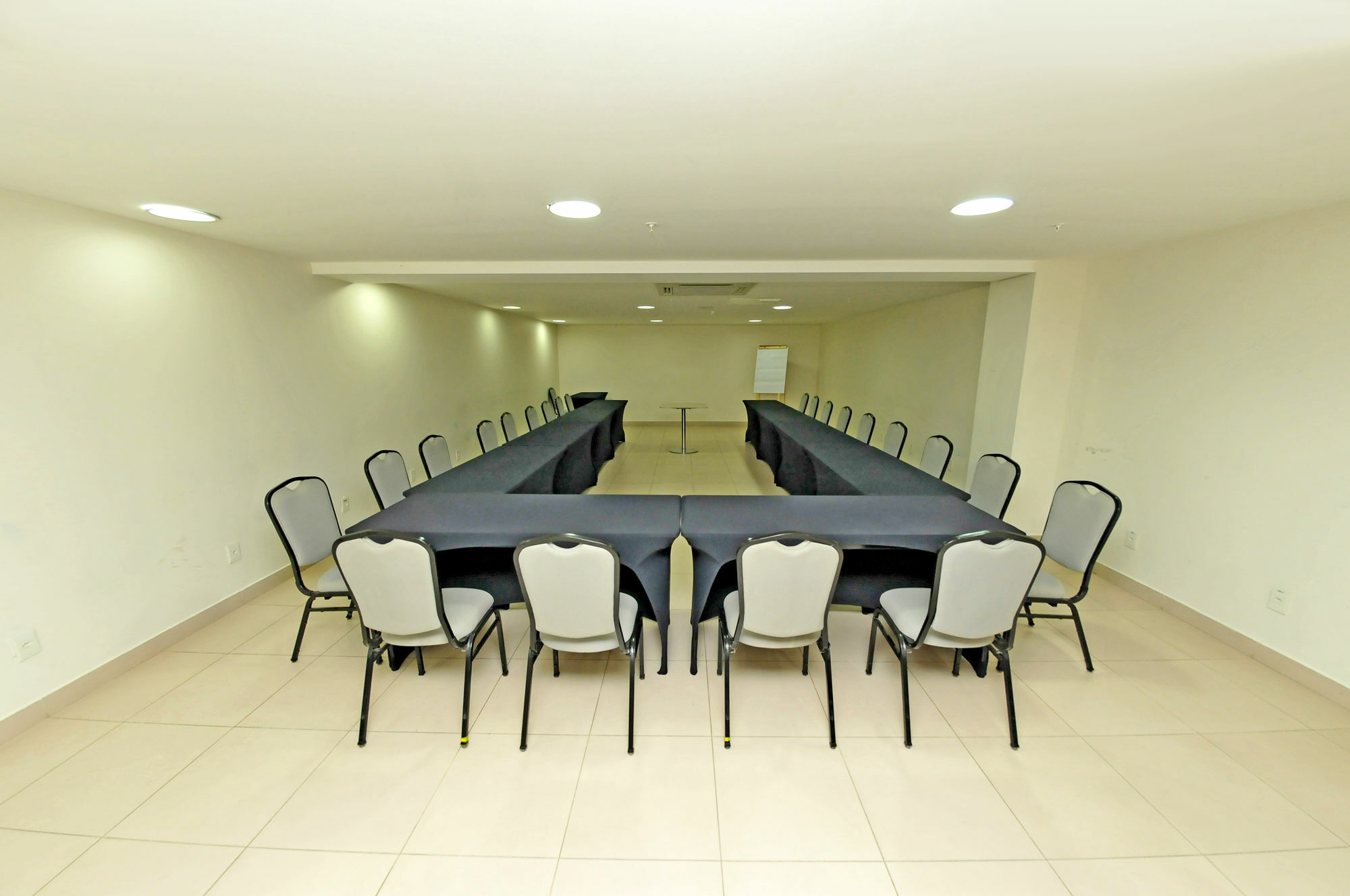 Hotel Inter Cuiaba Экстерьер фото A meeting room