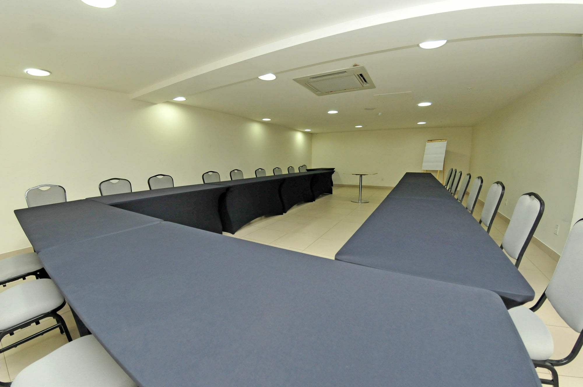 Hotel Inter Cuiaba Экстерьер фото A meeting room