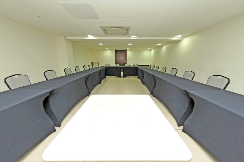 Hotel Inter Cuiaba Экстерьер фото A meeting room